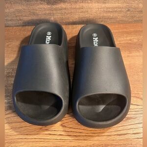 Mudd Black‎ Open-Toe Slide Sandals